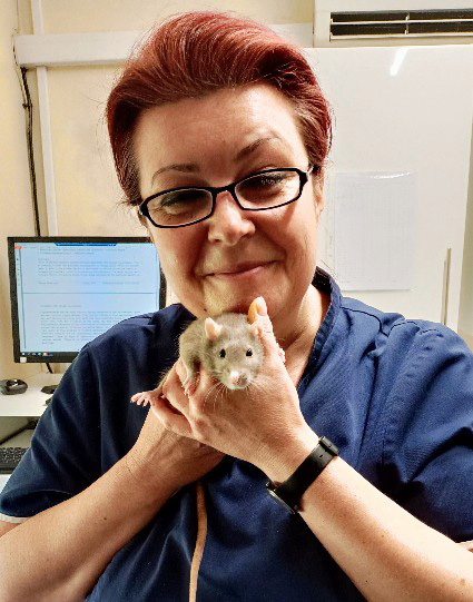 margit fruth mit kleinem tier